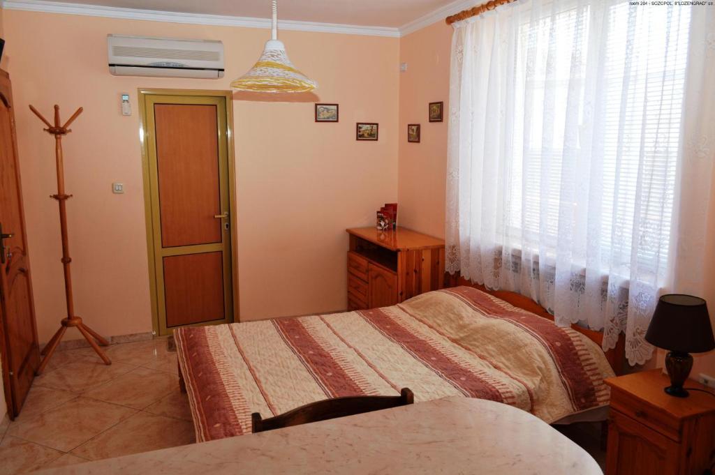 Guest House Mistral Sozopol Quarto foto